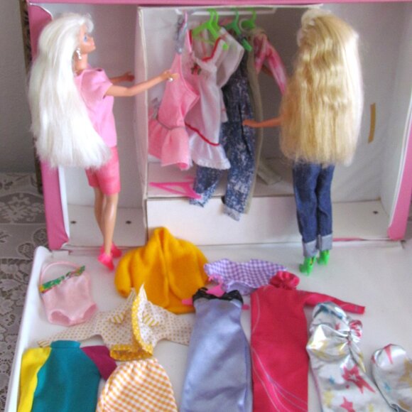 BARBIE CLOTHES & DOLLS LOT in CARRY CASE CLOSET, 2 BARBIES w GLORIOUS HAIR, 1976 - Picture 5 of 15